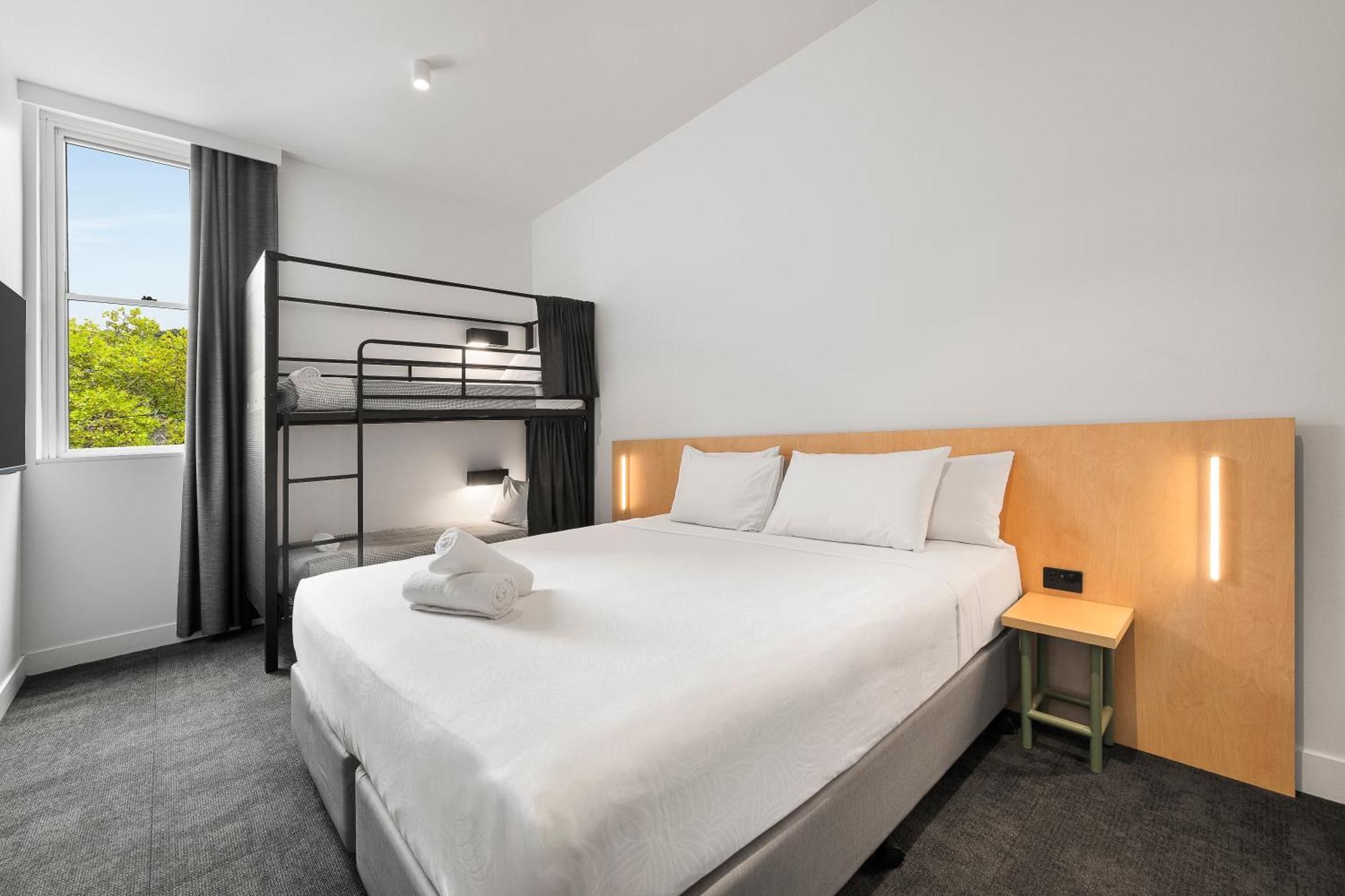 King Plus 2 Ensuite